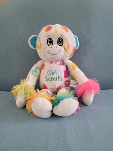 Peluche Mono 15" Blanco con Corazones Multicolores Peluche #75113 Girl Scouts - Imagen 1 de 11