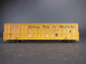 HO SCALE WEATHRED GBW 54 GREEN BAY & WESTERN THRALL DOOR BOX CAR - Picture 1 of 4