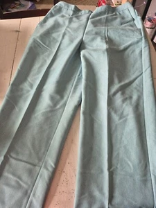NWT - Alfred Dunner Seafoam Proportioned Short Pants - 14 - Picture 1 of 3