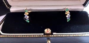 EARRINGS SUZANNE KALAN 18K DIAMOND, SAPPHIRES & EMERALDS OUTSTANDING - Picture 1 of 12