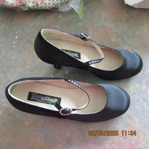 Nice Pair of FunTasma Black Satin Look Heel Shoes NEW Size 8 - Picture 1 of 10