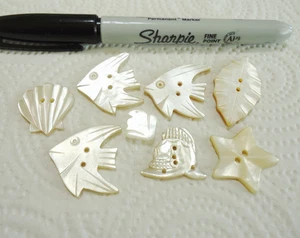 Lot of 8 Vintage Realistic Carved MOP Shell Buttons 9/16" to 1 3/8" - Picture 1 of 4