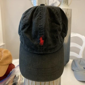 VINTAGE Ralph Lauren Polo Mütze Kappe Riemen hinten schwarz rot Pony Logo Freizeit Herren - Bild 1 von 5