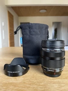 Olympus M. Zuiko Digital 12-40mm f/2.8 Pro Objektiv für MFT - Bild 1 von 3