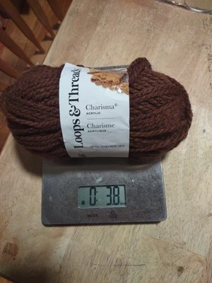 Cappuccino fio acrílico carisma loops and threads novo - Imagem 1 de 3