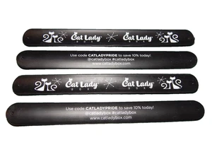 CAT LADY BOX KATZENLIEBHABER SCHWARZ & WEISS SLAP ARMBAND WIEDERVERWENDBAR 9" X 1" NEU  - Bild 1 von 3