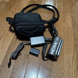 Sony Handycam HDR-PJ200 Camcorder w/Charger, Carry Case & 2 🔋’s 🔥 - Picture 1 of 14