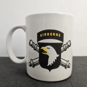 Taza de té de café Airborne Eagle con 320º regimiento de artillería de campo - Imagen 1 de 7