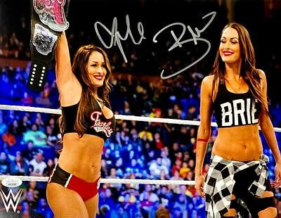 Foto firmada por Brie & Nikki de las gemelas Bella 11x14 autenticada por JSA #3 Foto 1 de 2