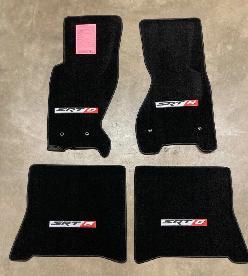 ¡Nuevo! Alfombrillas Jeep Grand Cherokee 1999 negras con logotipo SRT8 en las 4 alfombrillas Foto 1 de 4