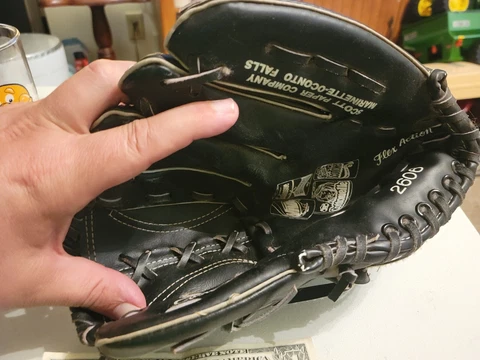Paul Molitor Vintage Milwaukee Brewers Baseball Glove 2606 Cover