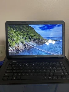 HP 2000 15.6” Laptop - AMD E-300 1.30GHz / 4GB / 273GB HDD / Win10 - Picture 1 of 9