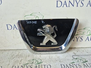 PEUGEOT 308 2011-2013 FRONT BUMPER TOP GRILL WITH BADGE AA3563161300 - Picture 1 of 7