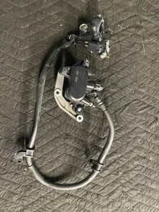 15-20 Honda CBR 300R Pinza de freno delantera cilindro maestro 45250-KYJ-901 OEM - Imagen 1 de 16