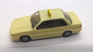 Rietze 1:87 Mitsubishi Galant GTI 16 V E30 berlina beige TAXI con targhetta tetto (57 - Foto 1 di 3