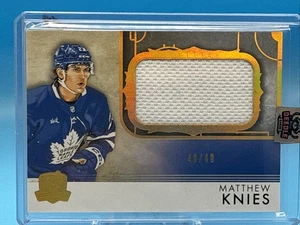 Maglia 2023-24 Upper Deck The Cup Rookie Rink Gallery /49 Matthew Knies #RGMK-V3 - Foto 1 di 6