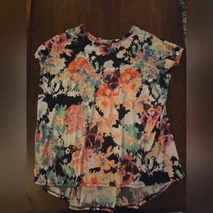 women large bright flower print top , loose flowy fit - Picture 1 of 1
