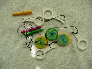 1968 Ideal BATTLING TOPS Game Original Parts Pullers, Tops, Spinners - Picture 1 of 6