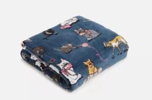 Nuovo Vera Bradley Cat’s Meow Throw Coperta Gatto Gattino Blu Morbido Peluche 80” X 50” - Foto 1 di 4