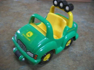 JOHN DEERE CAR VEHICLE 7" long Green Yellow - Picture 1 of 2