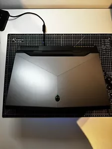 Alienware 17 R4 - Intel Core i7 7th gen 2.9 GHz - 16GB RAM - GTX 1070 - Picture 1 of 10