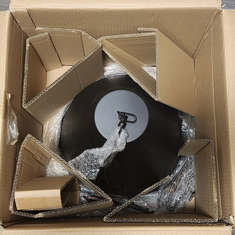 Thomas O'Brien 小号黑色吊坠 Visual Comfort 适用于厨房岛,入口 — 第 1/4 张图片