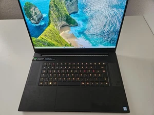 Razer Blade 17 Pro, RTX2070 (8 GB VR), 512GB SSD,  i7-9750H, 32GB Ram,Win 11 Pro - Bild 1 von 6