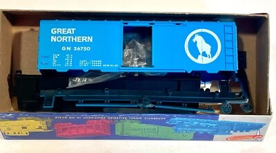 HO Roundhouse 40'  Single Door Box Car Great Northern/GN 33750 - Image 1 of 4