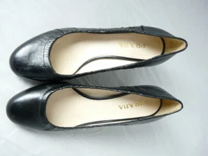 Zapatos de salón negros PRADA tacón cubierto de cuero lados con bisagra talla 37 6,5 Italia - Imagen 1 de 11