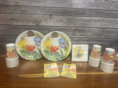 Винтажные бумажные тарелки, салфетки, чашки Hallmark Wildflowers цветочный букет для чаепития - Изображение 1 из 4