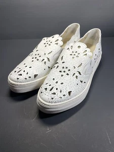 Seychelles of LA White Leather Laser Cut out Slip On Sneakers Flats Size 6.5 - Picture 1 of 13
