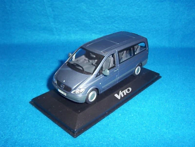 Mercedes-Benz W 639 Vito Bus Luganograu 1:43 Nuovo OVP Minichamps - Immagine 1 di 3