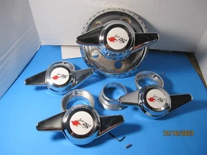 4 CAPS 2 BAR SPINNER/KNOCK APPLIANCE FINE WIRE WHEELS IMPALA W/ WHITE SUP FL - Picture 1 of 3