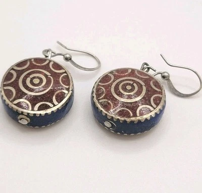 Pendientes Boho artesanales con incrustaciones de lapislázuli y ágata nepalíes Foto 1 de 4