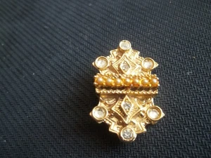 Vintage goldfarbene Stabbrosche mit Kunstperlen & Strass - verziertes filigranes Design - Bild 1 von 3