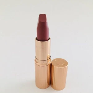 Charlotte Tilbury Matte Revolution Long Lasting Lipstick Pillow Talk 3,5g Nuovo - Foto 1 di 1