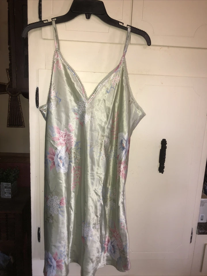 Camisón floral verde Morgan Taylor Intimates talla L usado en excelente estado Foto 1 de 4