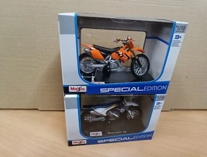 Modellino moto giocattolo HUSQVARNA FC 450 KTM 525 SX COMBO 1:18 pressofuso motocross MX - Foto 1 di 3