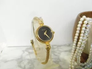GUCCI 2700.2.L Damenuhr Quarz schwarzes Zifferblatt Armreif Gold aus Japan - Bild 1 von 9