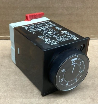 Crouzet 88.226.511 220V Timer - Image 1 of 4