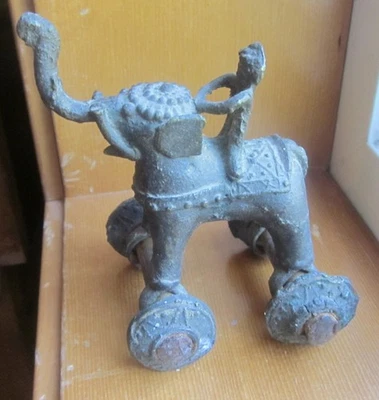 ANTIGUO ELEFANTE SOBRE RUEDAS Jinete ANTIGUO LATÓN/BRONCE METAL RARO Foto 1 de 4
