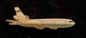 DC-10 DOUGLAS HAT LAPEL PIN UP COMMERCIAL AIRPLANE LONG BEACH PILOT CREW WING - Picture 1 of 24