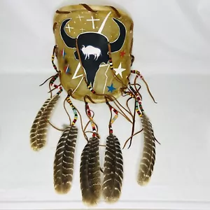 Indianer Rohhaut Zeremonien Kriegsschild Büffelfedern Lederperlen - Bild 1 von 12
