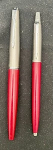 DE COLECCIÓN UK PARKER 45 CT (flecha) JUEGO BOLÍGRAFO ROJO Y PLUMA ESTILOGRÁFICA AEROMÉTRICA c1980 en muy buena condición - Imagen 1 de 15
