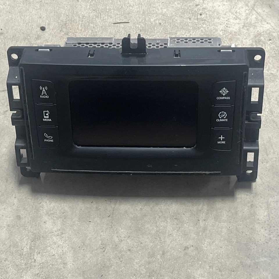 🚘✅ 16 - 17 Chrysler 200 Jeep Cherokee Información Radio Pantalla 68237070AD Foto 1 de 3