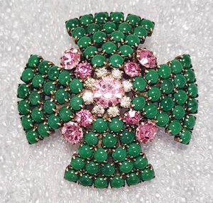 Vintage Unsigned Green Pink & Clear Maltese Cross Gold Tone Brooch C370 - Picture 1 of 6
