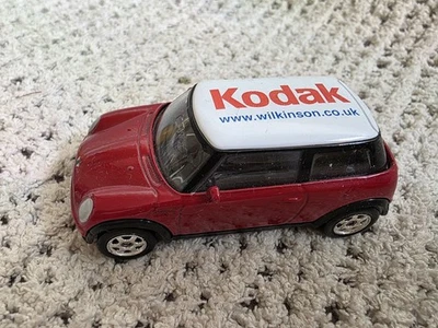 Coche modelo Welly diecast de un Mini Cooper Kodak Wilkinsons Foto 1 de 4
