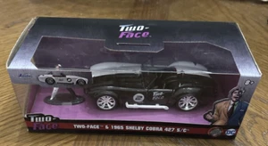 1/32 Jada DC Comics 1965 Shelby Cobra 427 S/C & Two-Face Figure Black WH 33091 - Picture 1 of 4