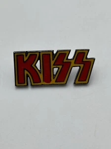 Broche solapa pin KISS - música de banda de rock heavy metal - Imagen 1 de 4