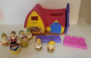 Fisher Price Little People Disney Snow White Cottage And 7 Dwarfs Complete Works - Picture 1 of 8